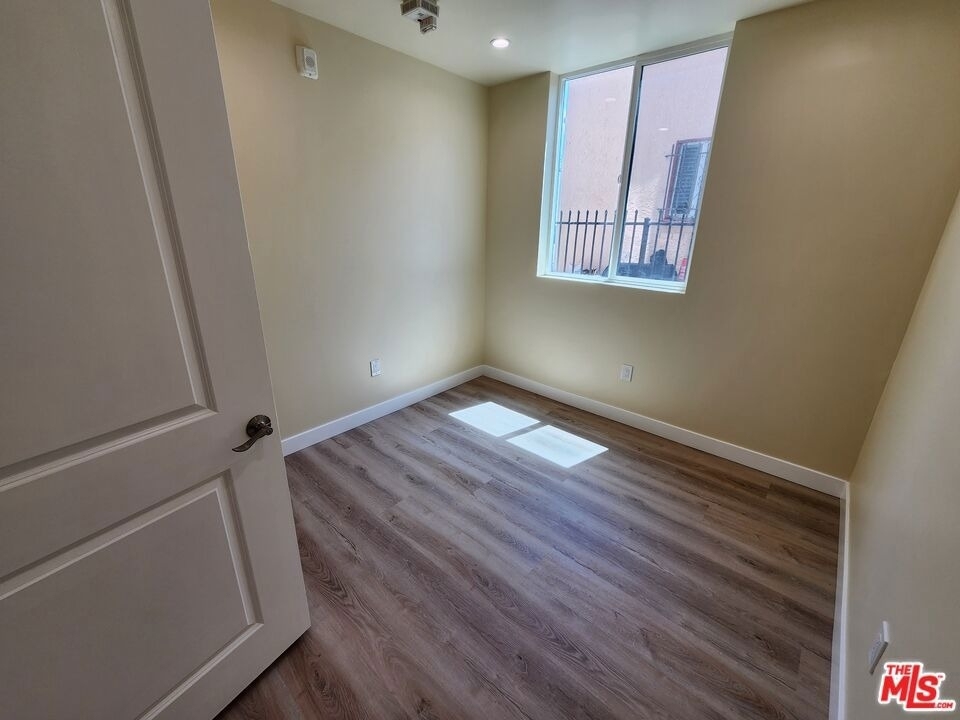 2726 S Cochran Avenue - Photo 12