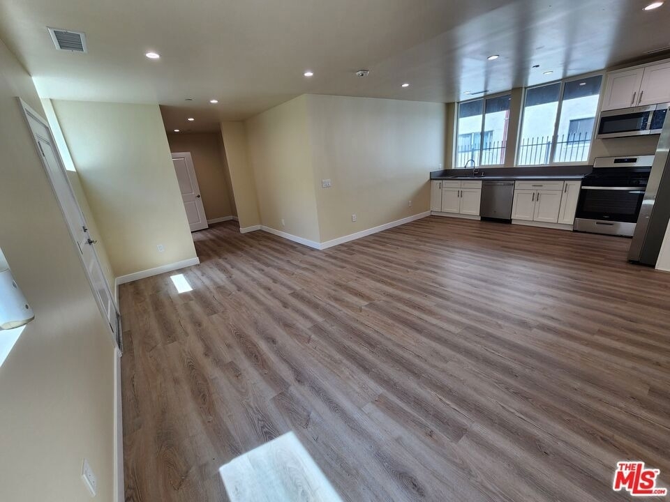 2726 S Cochran Avenue - Photo 7