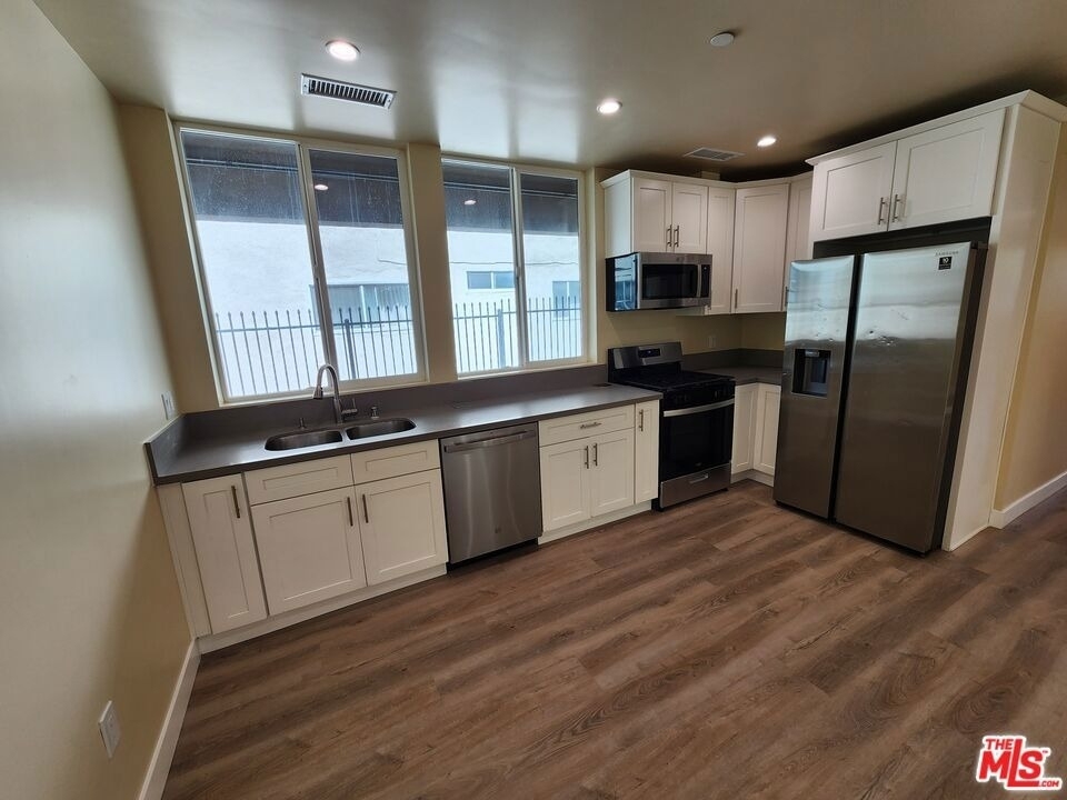 2726 S Cochran Avenue - Photo 5