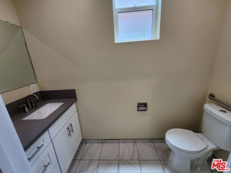 2726 S Cochran Avenue - Photo 3