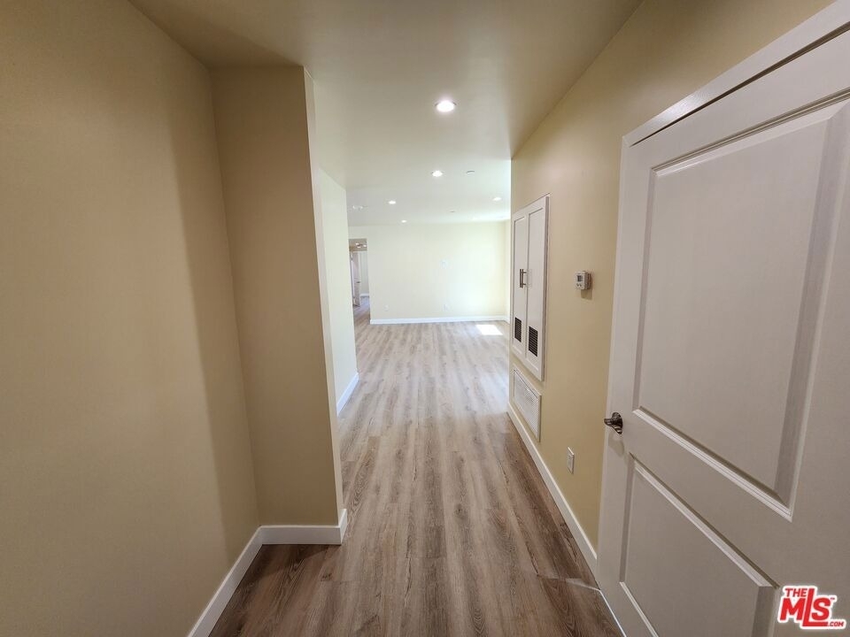 2726 S Cochran Avenue - Photo 2