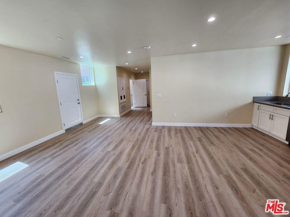 2726 S Cochran Avenue - Photo 6