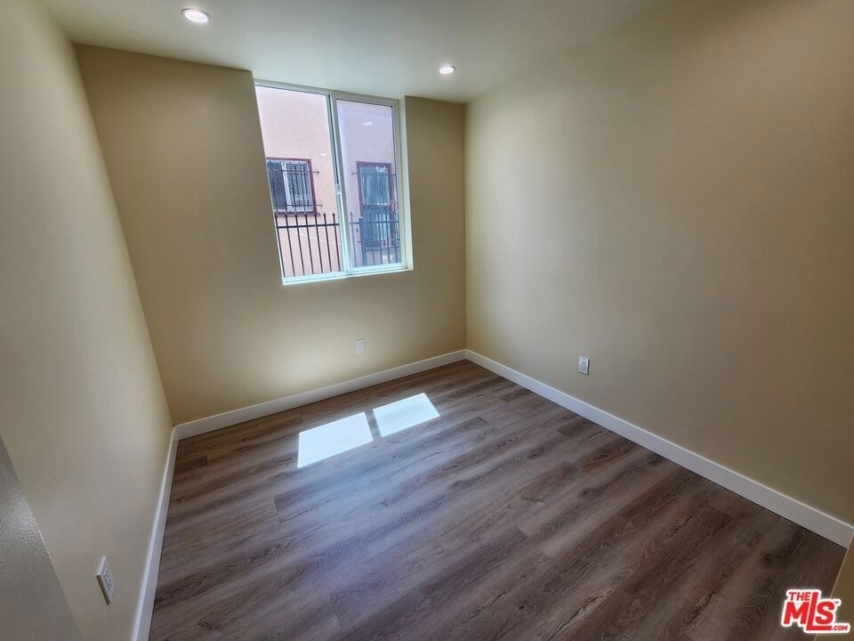 2726 S Cochran Avenue - Photo 10