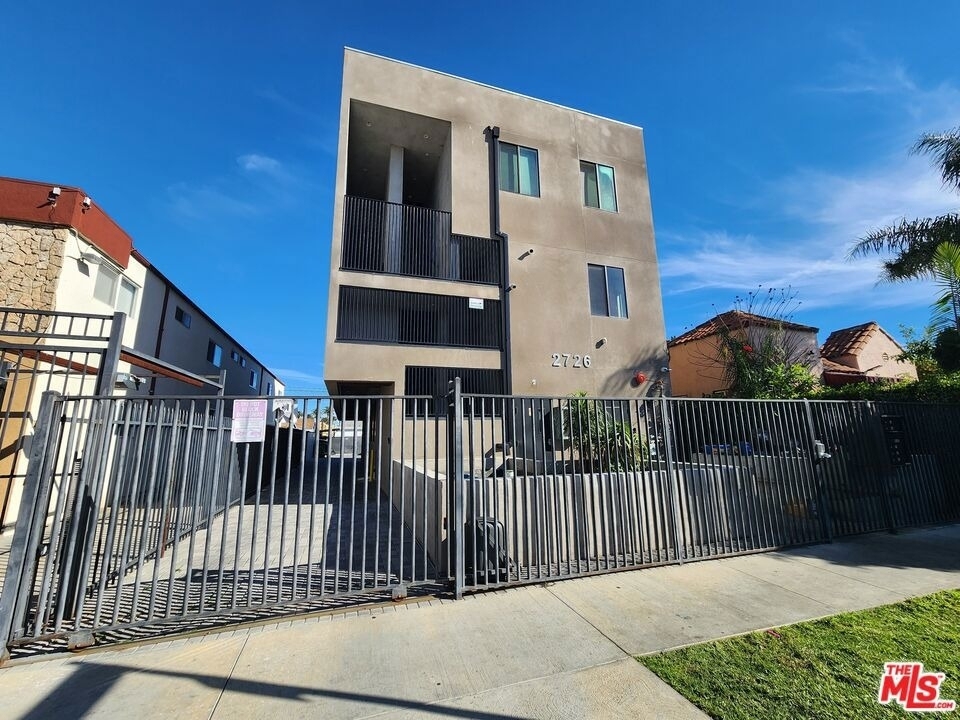 2726 S Cochran Avenue - Photo 0