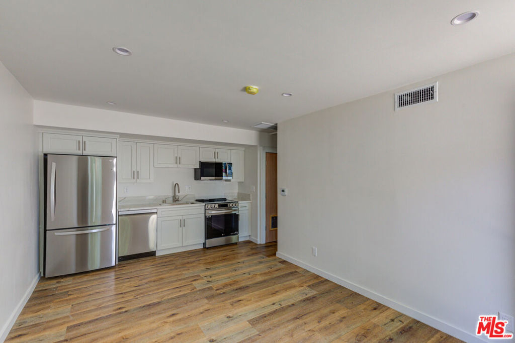 11906 Rochester - Photo 2