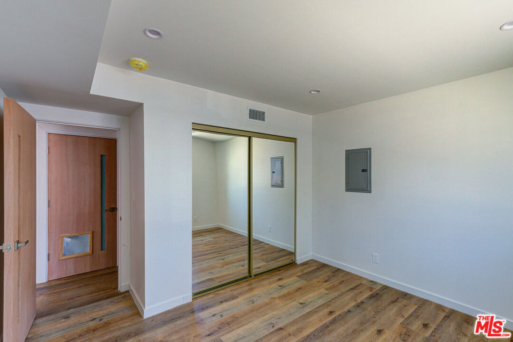 11906 Rochester - Photo 7