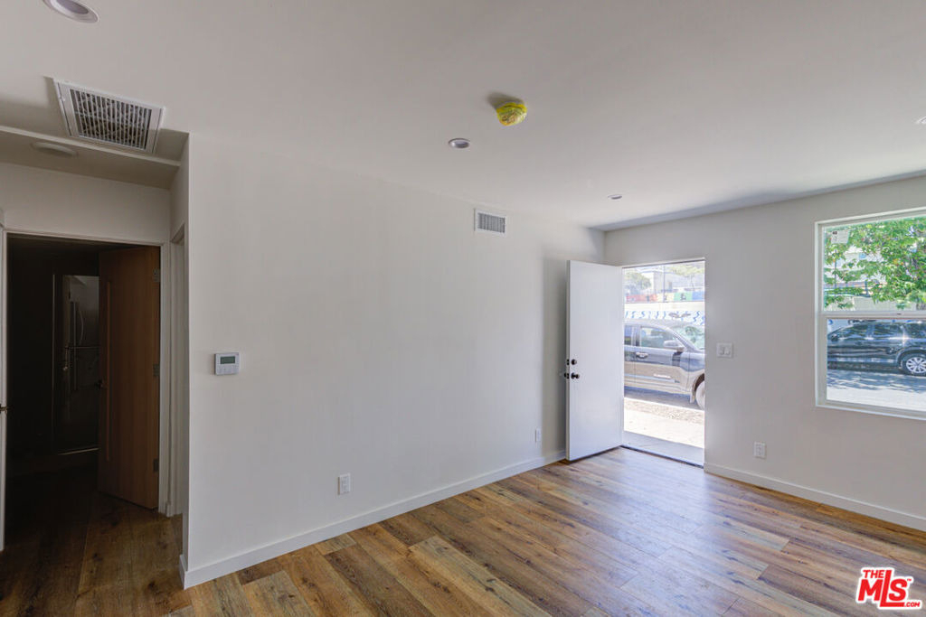 11906 Rochester - Photo 5