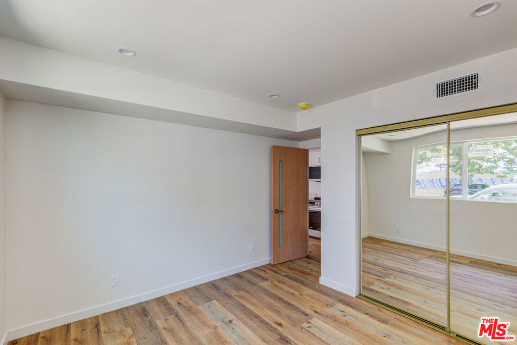11906 Rochester - Photo 8