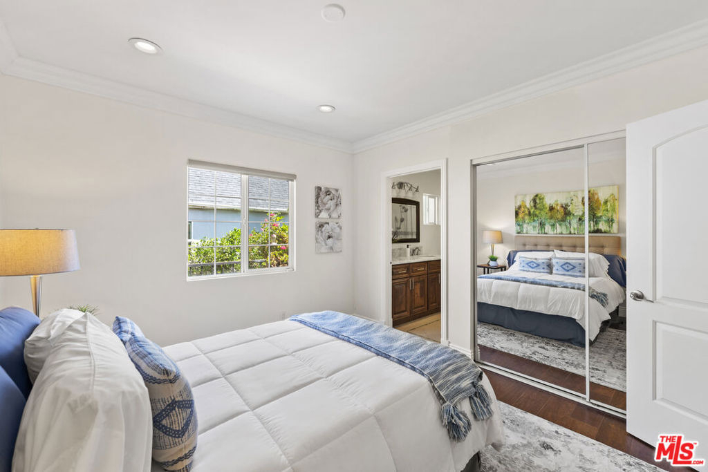 1114 S La Peer Drive - Photo 9