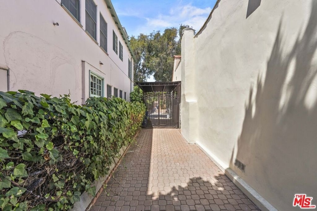1114 S La Peer Drive - Photo 34