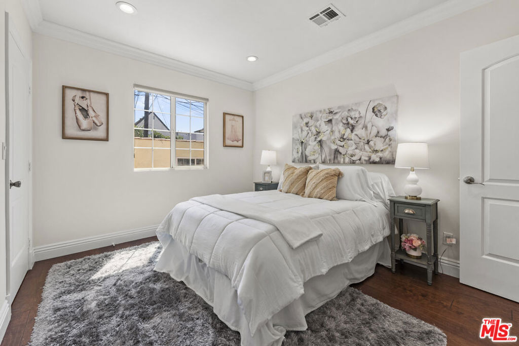 1114 S La Peer Drive - Photo 15
