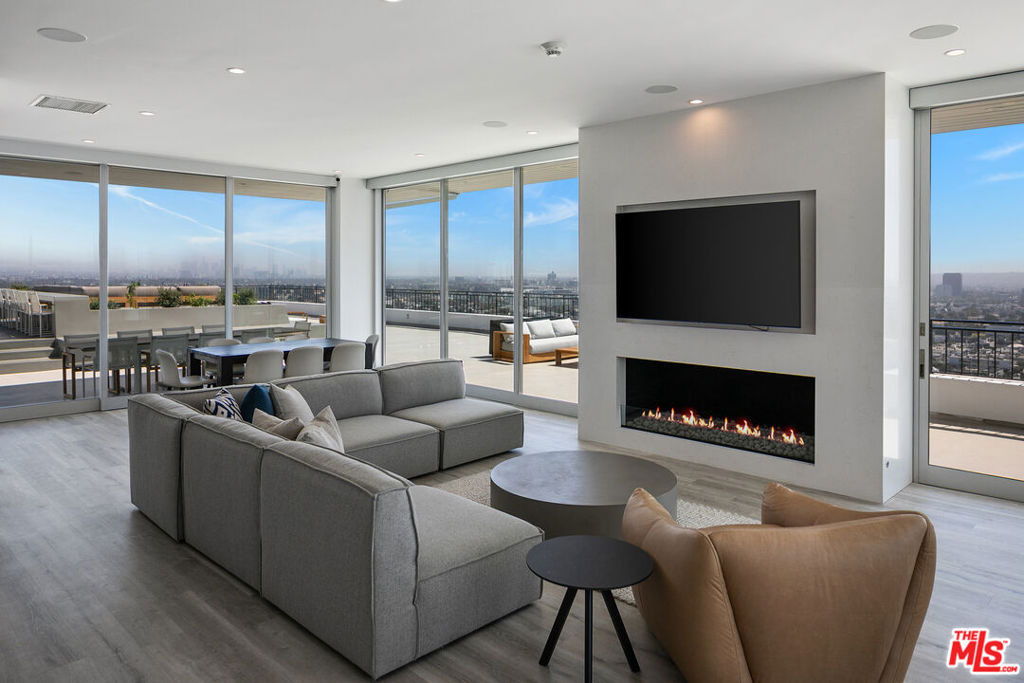 1100 Alta Loma Road - Photo 24