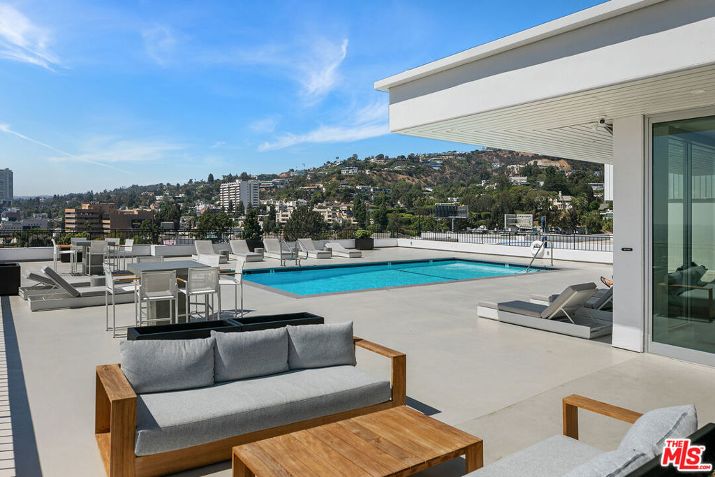 1100 Alta Loma Road - Photo 18
