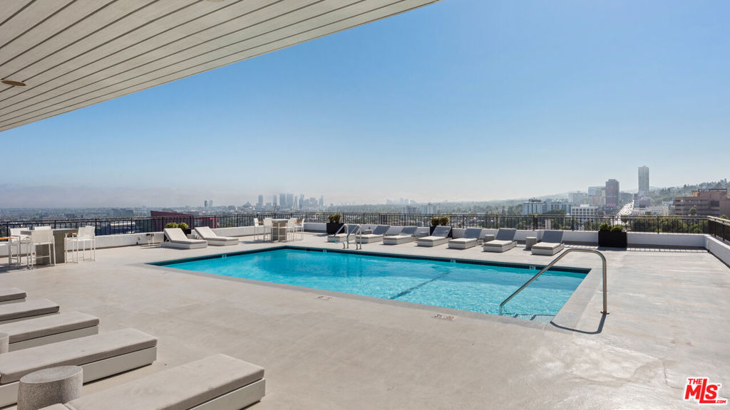 1100 Alta Loma Road - Photo 17