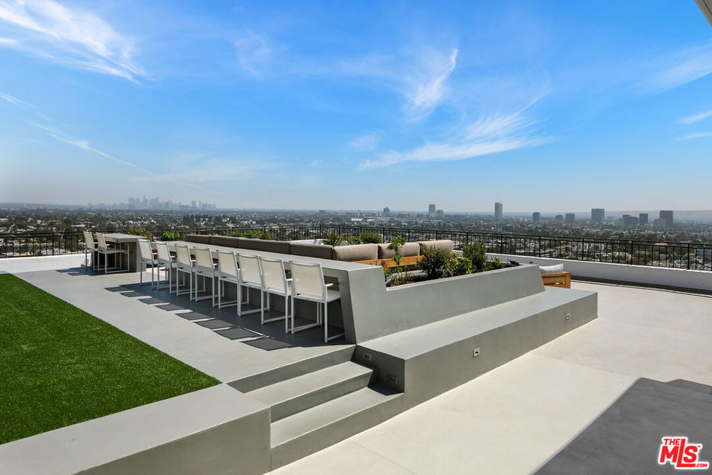 1100 Alta Loma Road - Photo 19