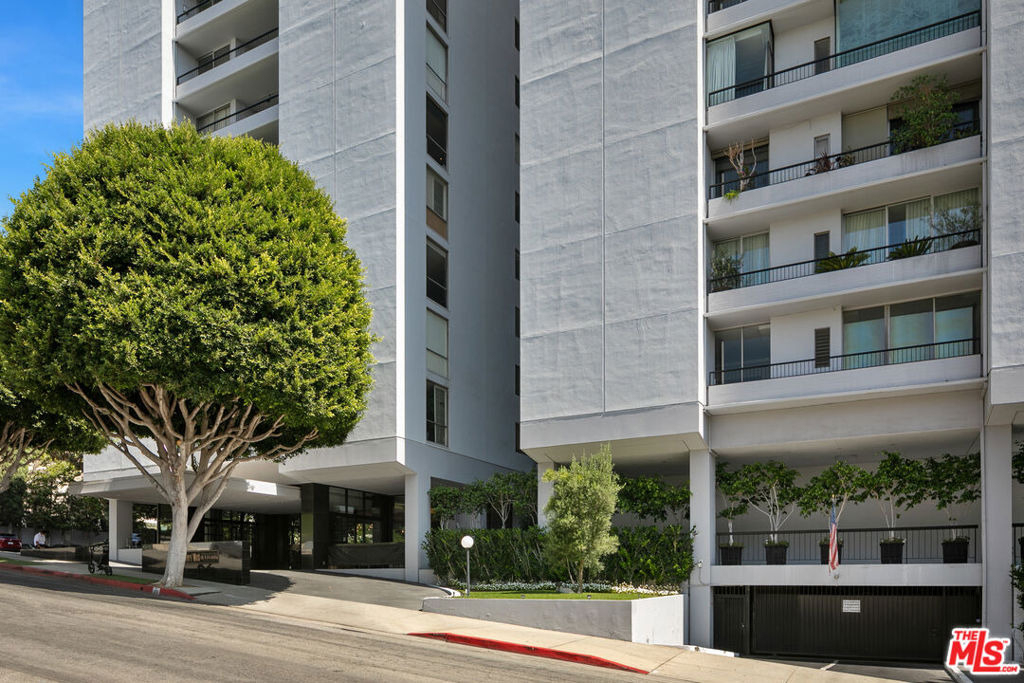 1100 Alta Loma Road - Photo 29