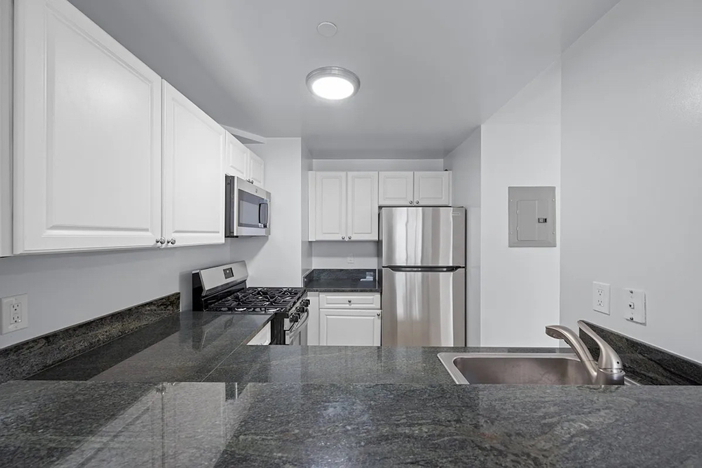 West 48th Street - Photo 3