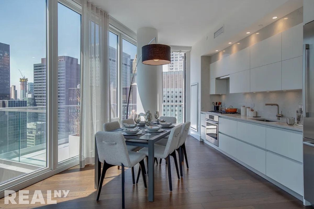 East 44th Street - Photo 3