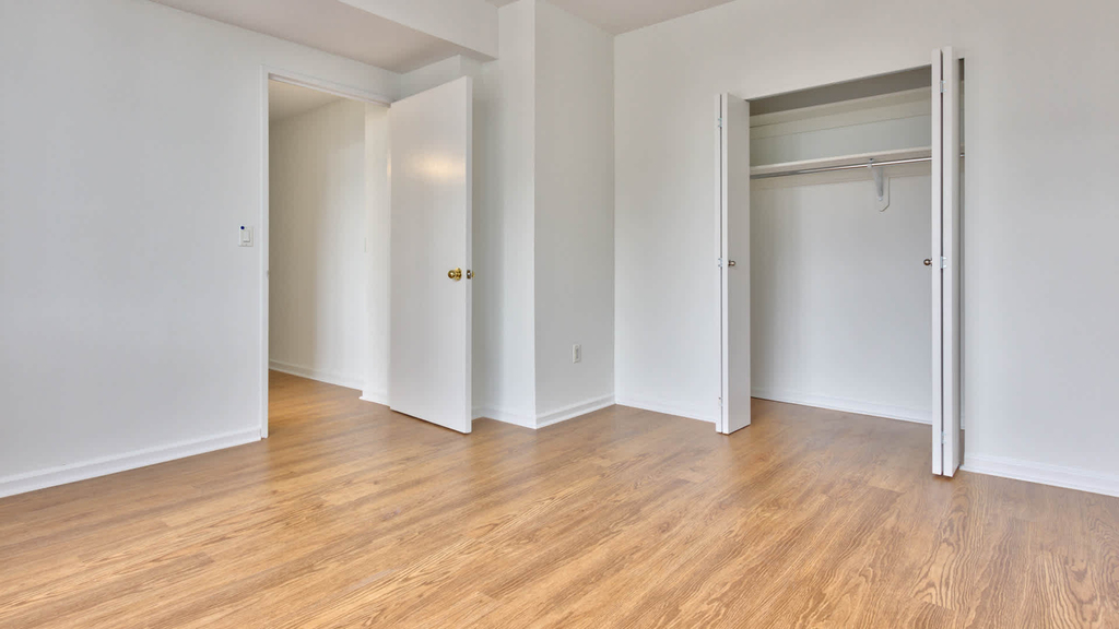 180 Riverside Blvd - Photo 53