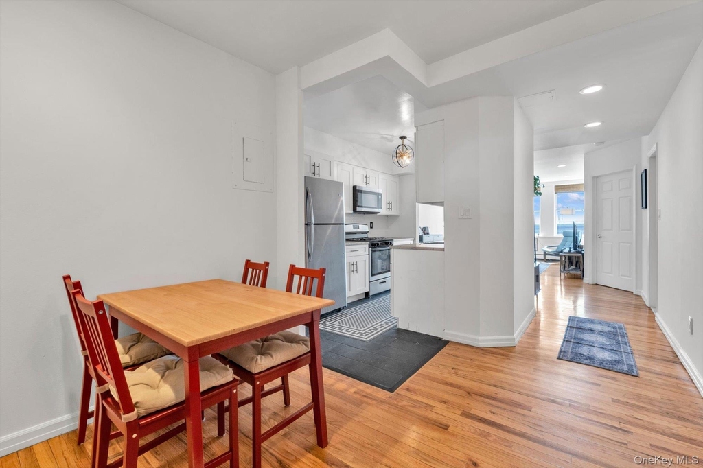 25 W Broadway - Photo 4