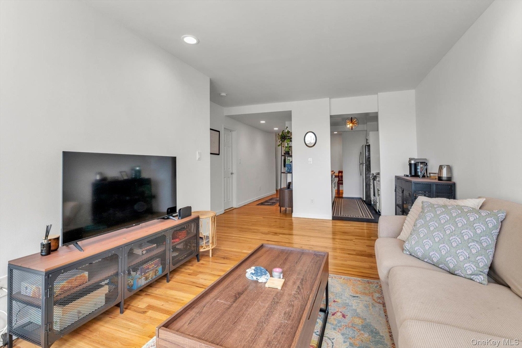 25 W Broadway - Photo 3