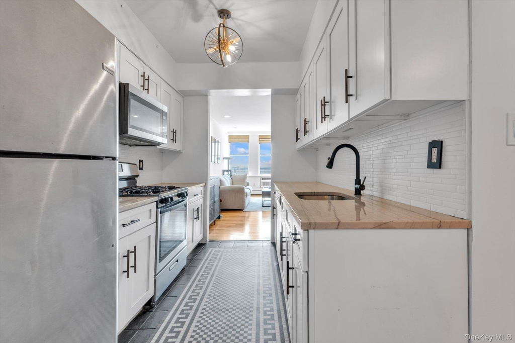 25 W Broadway - Photo 6