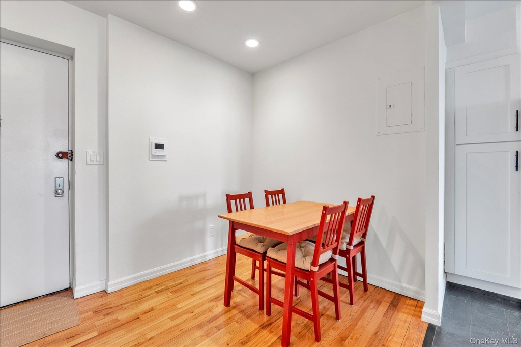 25 W Broadway - Photo 5