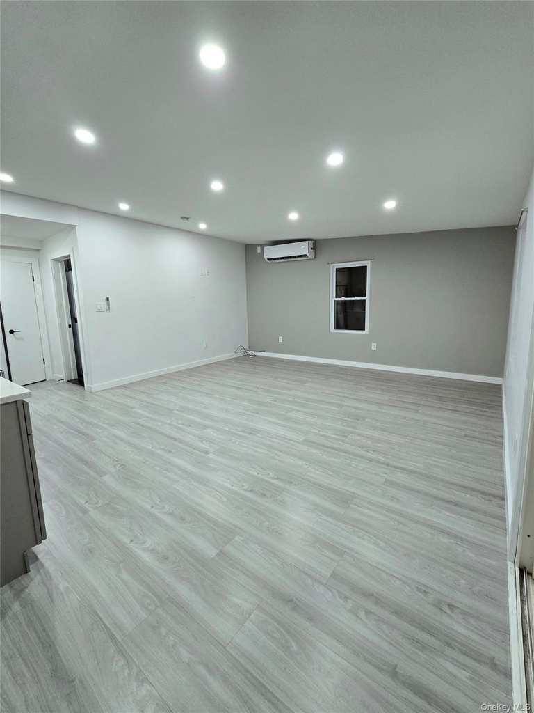 132 Roosevelt Avenue - Photo 2