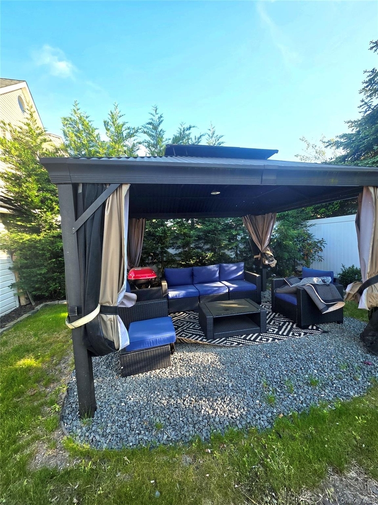 132 Roosevelt Avenue - Photo 11