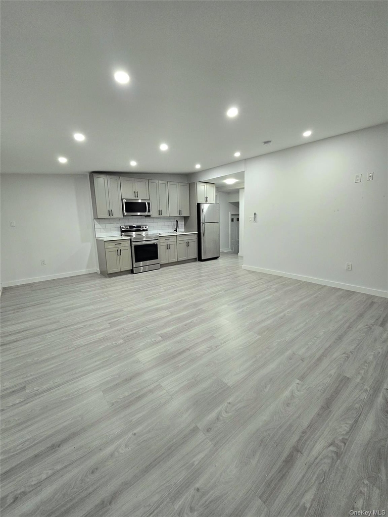 132 Roosevelt Avenue - Photo 1