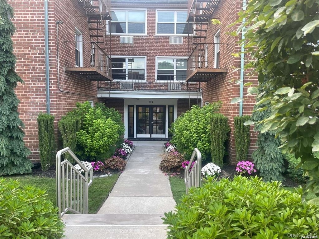 111 S Centre Avenue - Photo 0