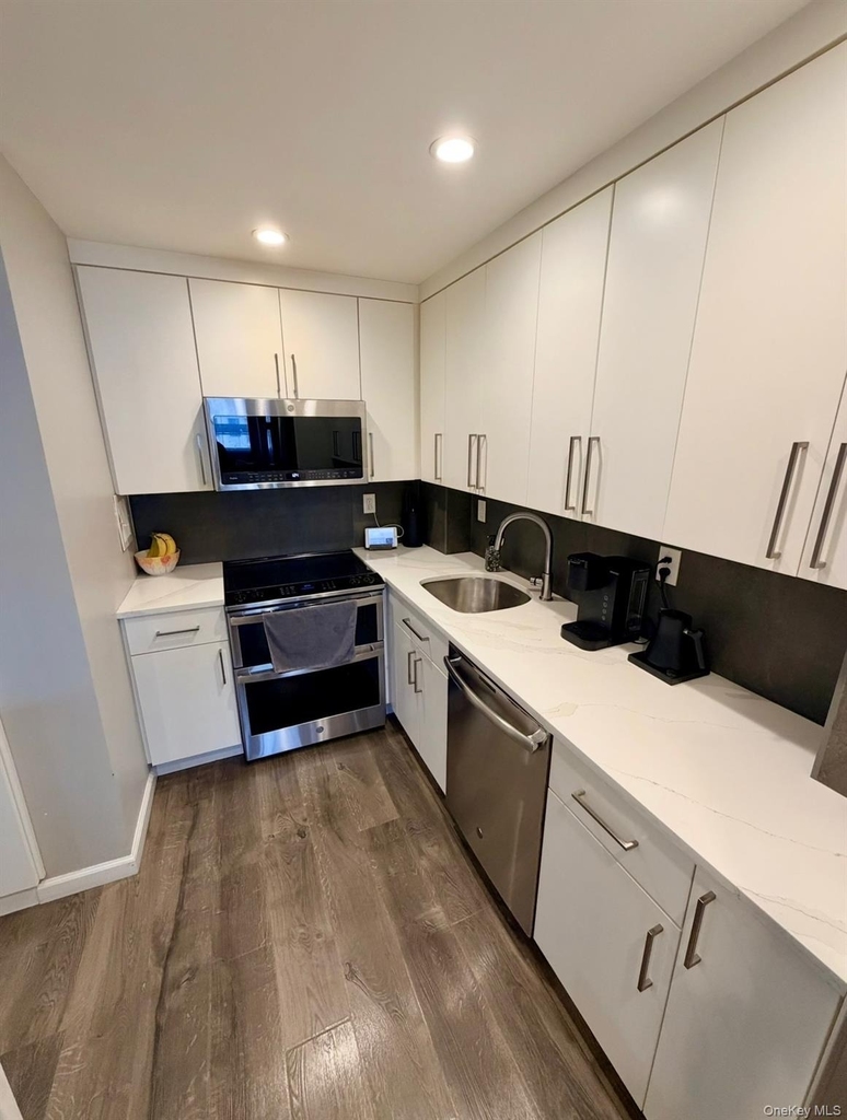 360 Shore Road - Photo 3