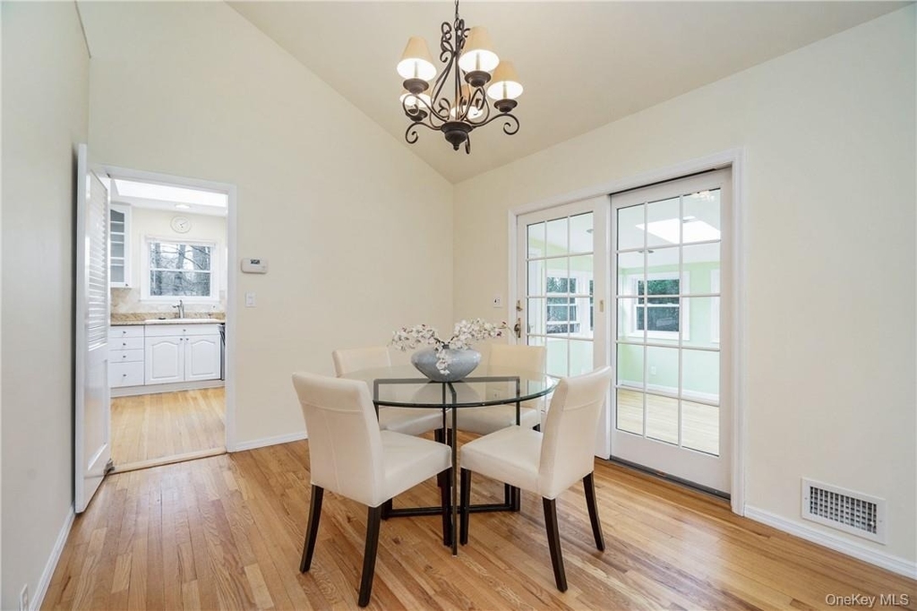 7 Susan Court - Photo 4