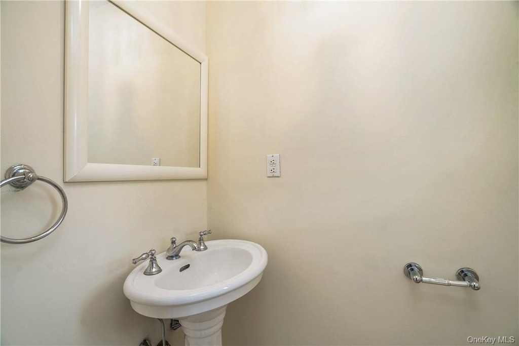 7 Susan Court - Photo 10