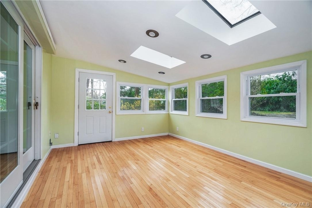 7 Susan Court - Photo 5