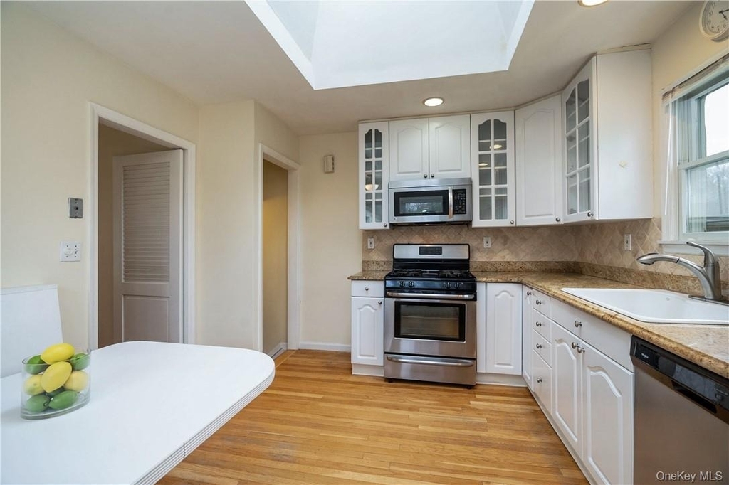 7 Susan Court - Photo 7