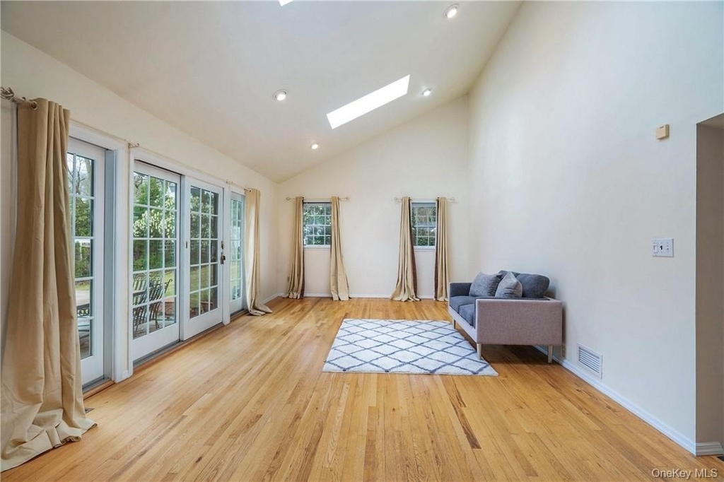 7 Susan Court - Photo 3