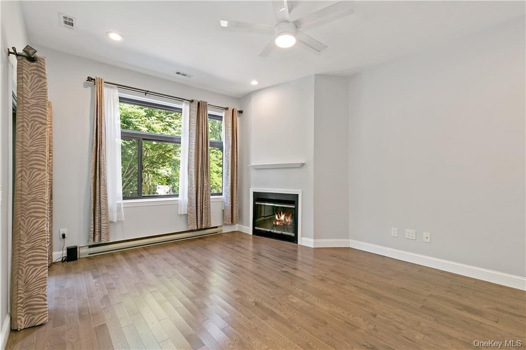 343 N Greeley Avenue - Photo 9