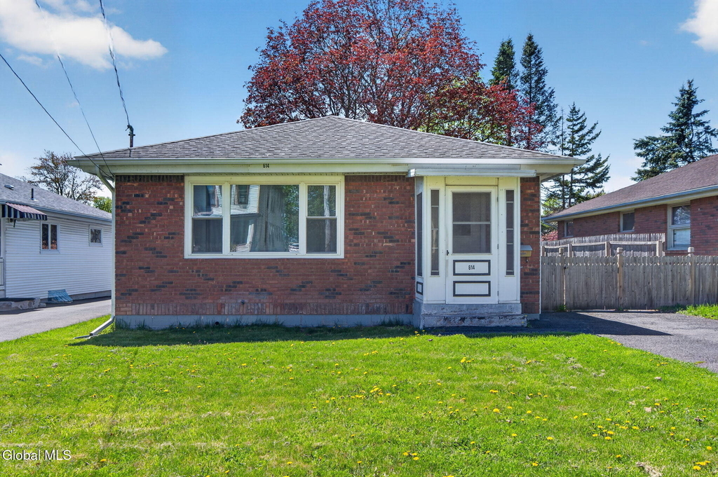 614 Park Avenue - Photo 0