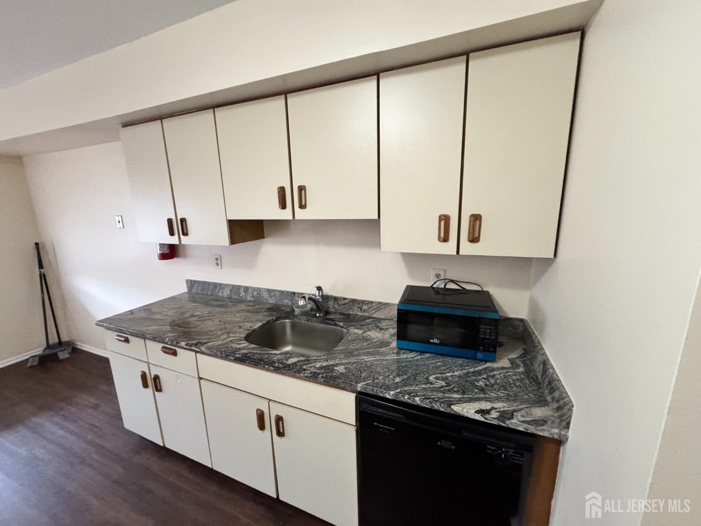 311 Edison Glen Ter Terrace - Photo 6