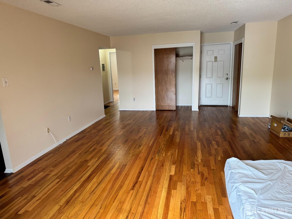 311 Edison Glen Ter Terrace - Photo 1