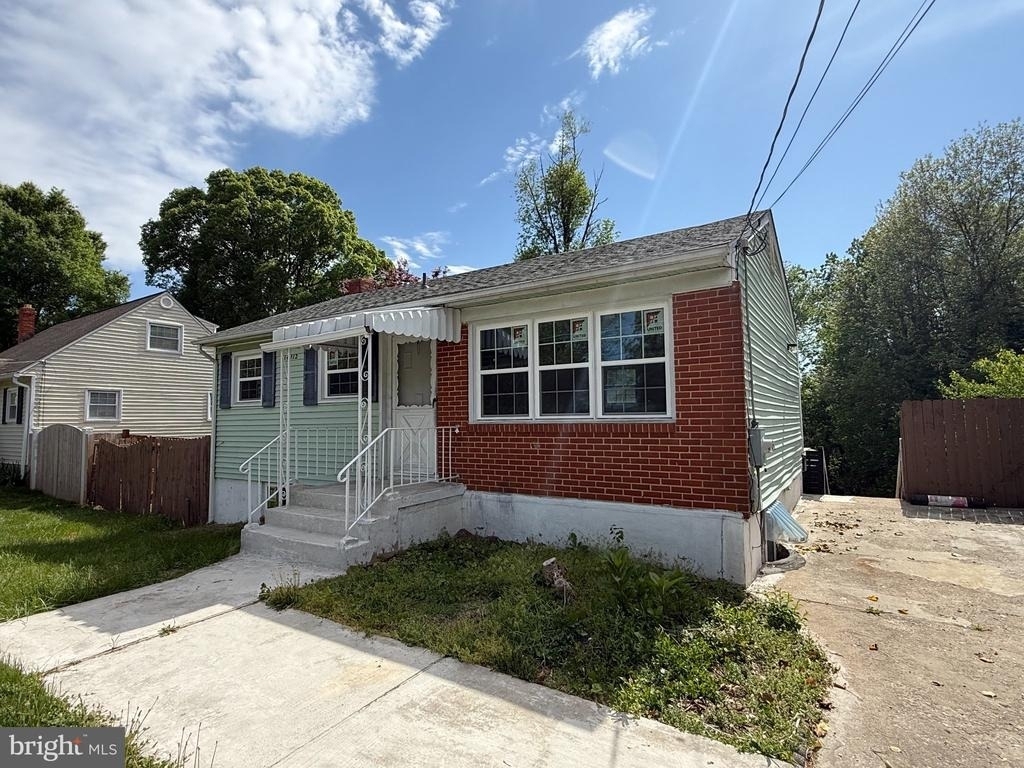 14212 Fisher Avenue - Photo 1