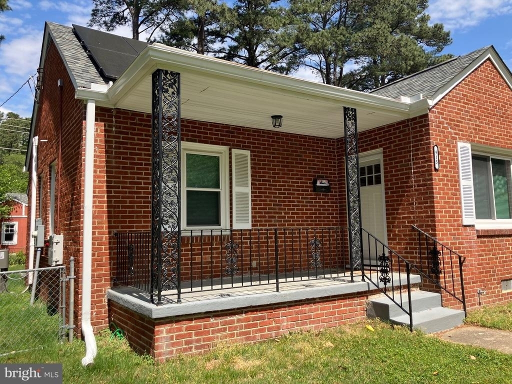 915 Hampton Road - Photo 2