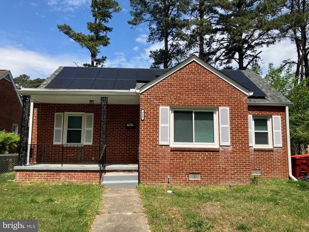 915 Hampton Road - Photo 1