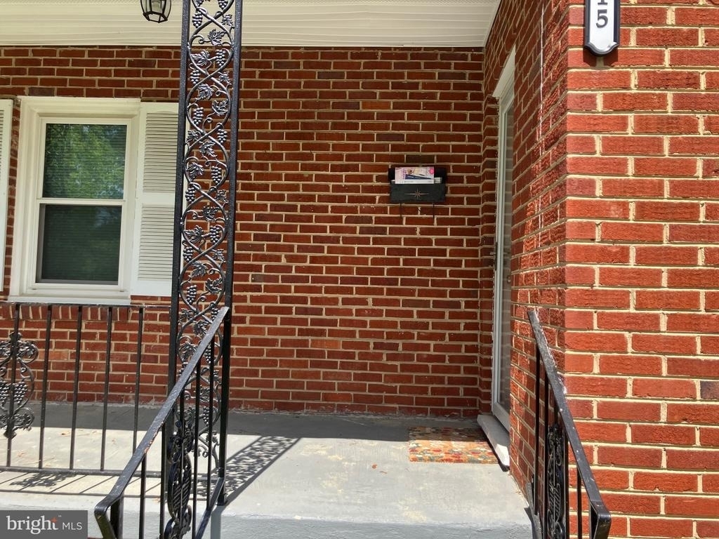 915 Hampton Road - Photo 3