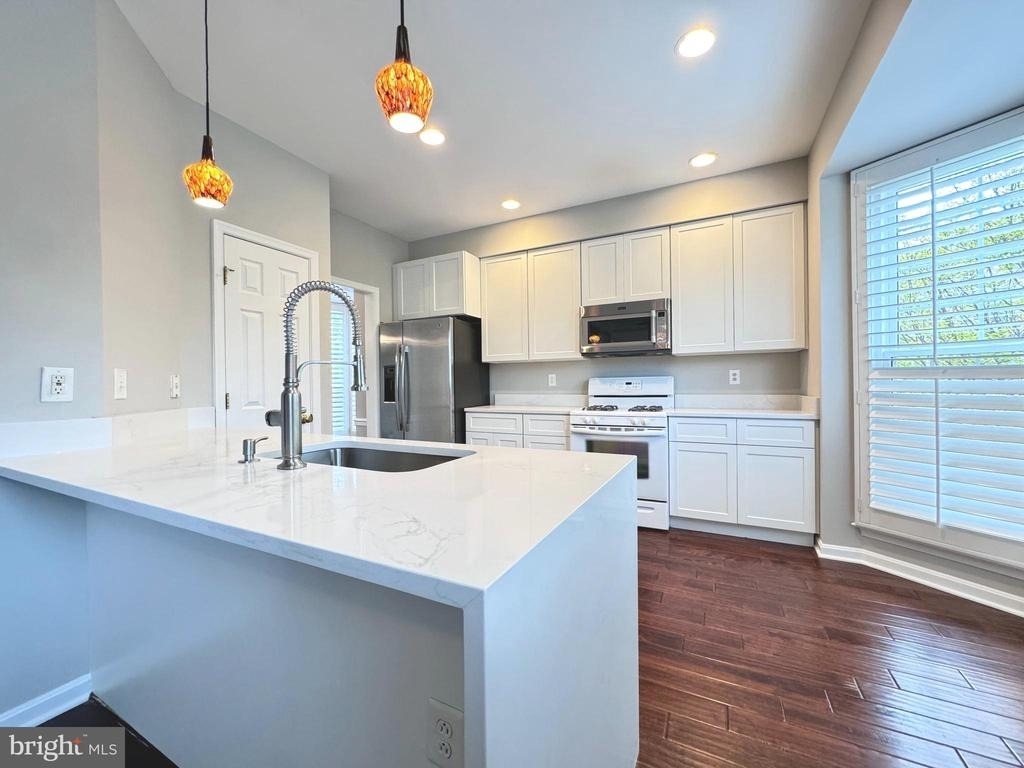 47590 Reef Terrace - Photo 16