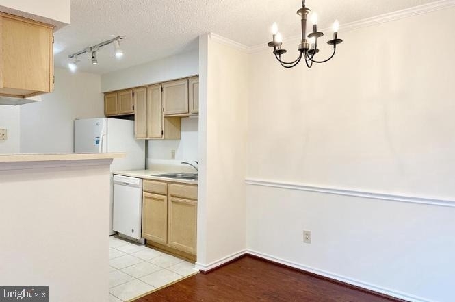 1523 Lincoln Way - Photo 8
