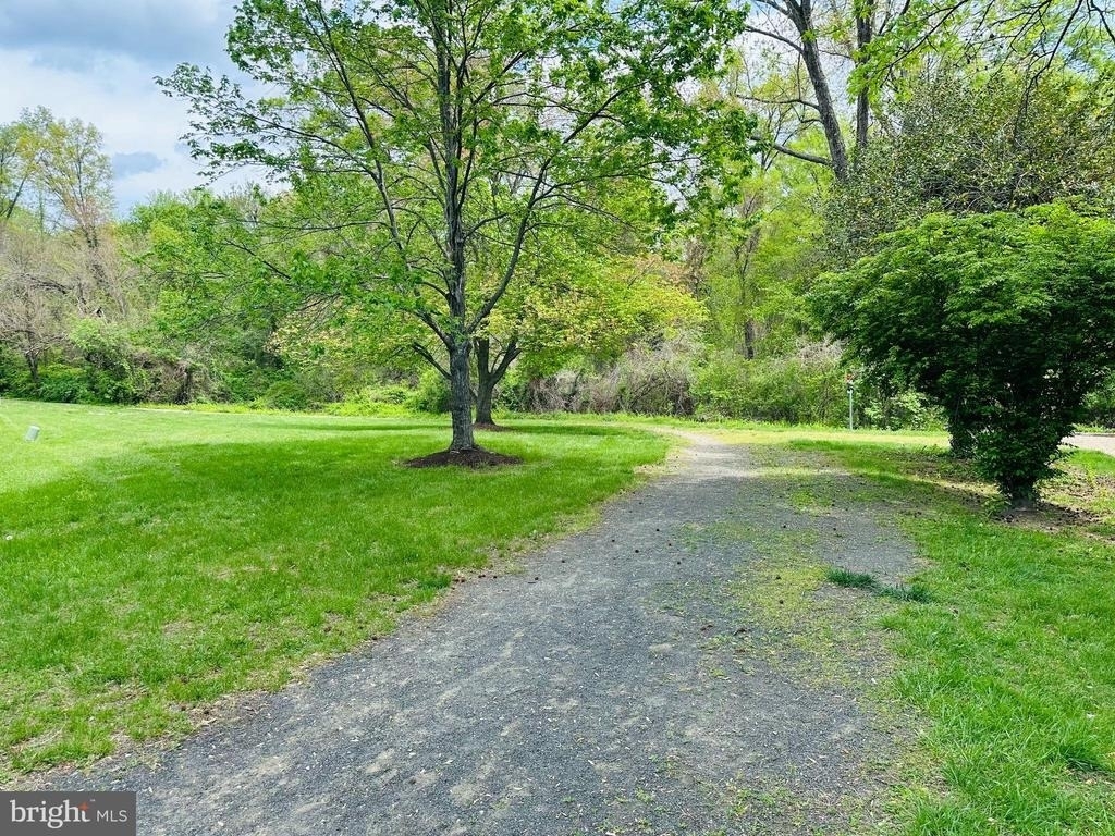 8251 Clifton Farm Court - Photo 7