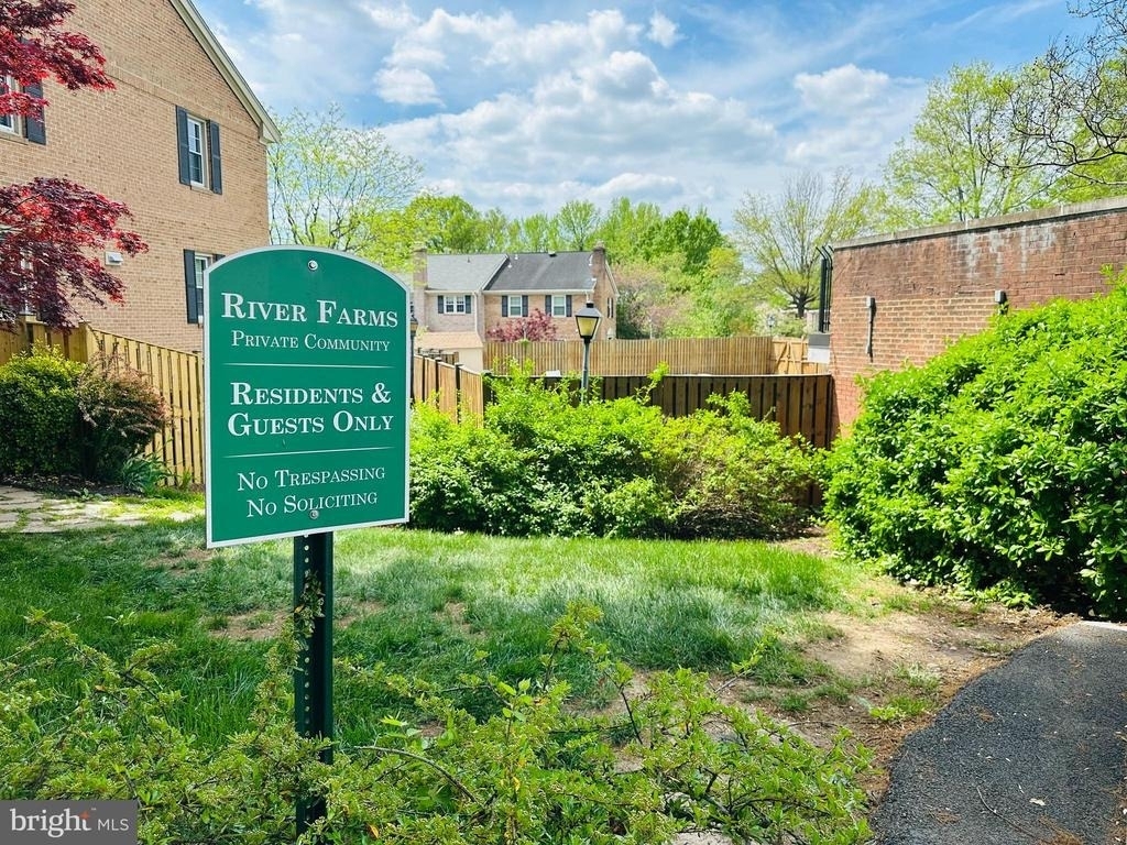 8251 Clifton Farm Court - Photo 3