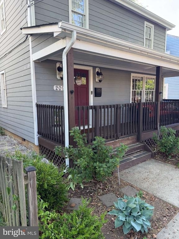 209 Prince Edward Street - Photo 0